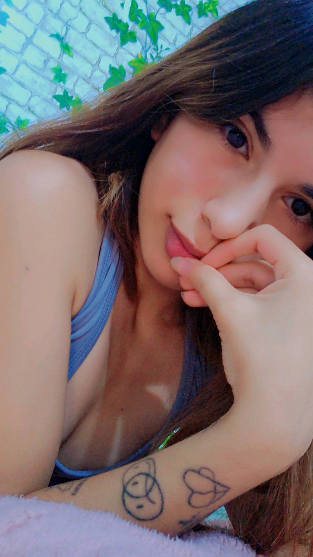 Ątenea, an adult member from Argentina, in a close portrait